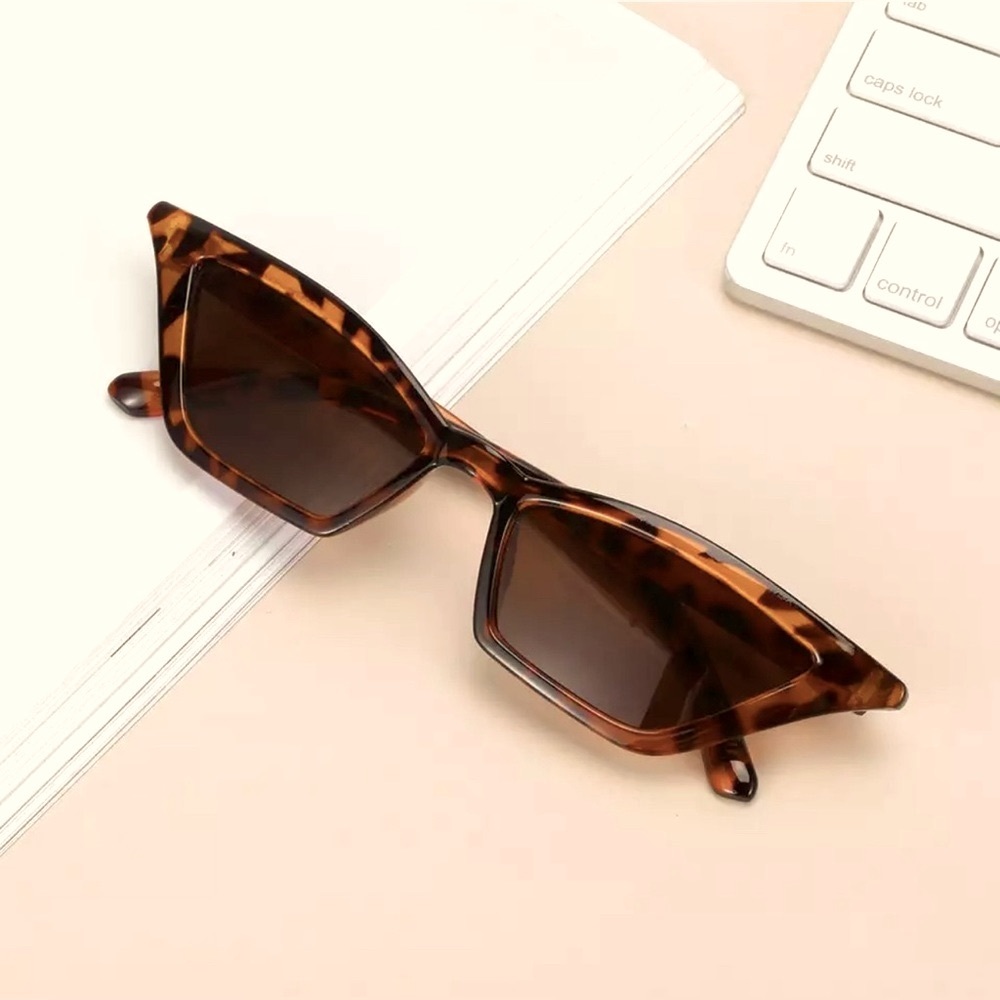🤎🐆 Leopard Cat Eye Sunglasses in Brown 🐆🤎 EUC - Picture 3 of 14